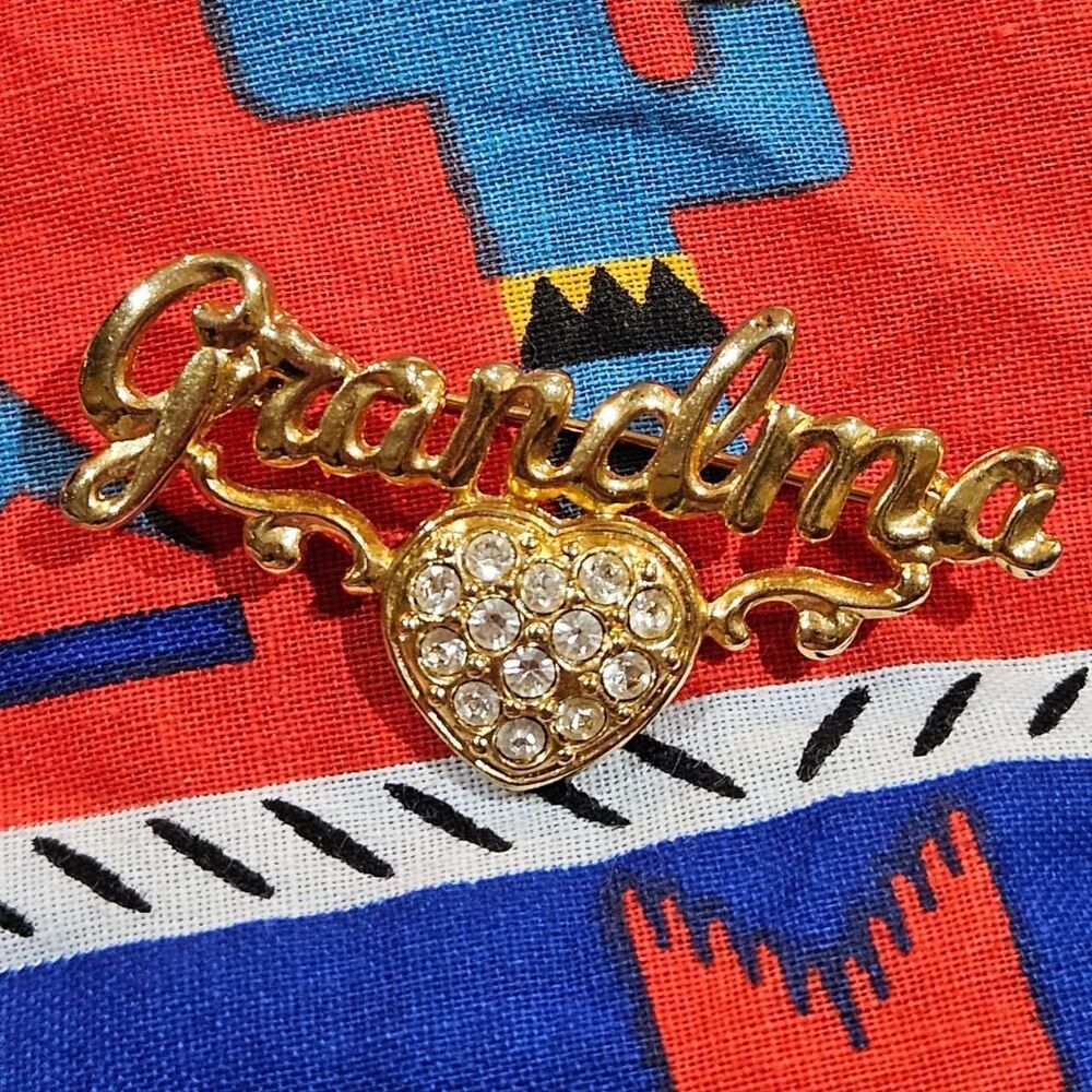 vintage grandmacore twee gold tone grandma heart brooch